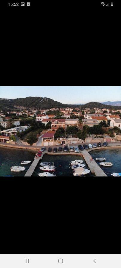 Meduza B&B Barbat na Rabu Luaran gambar